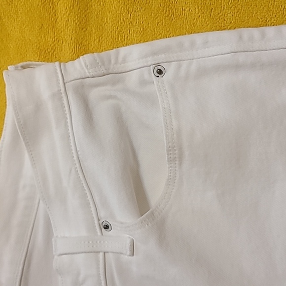 White 505 Straight Levi jeans, 29 in waistline, size 8-10 - Picture 9 of 10